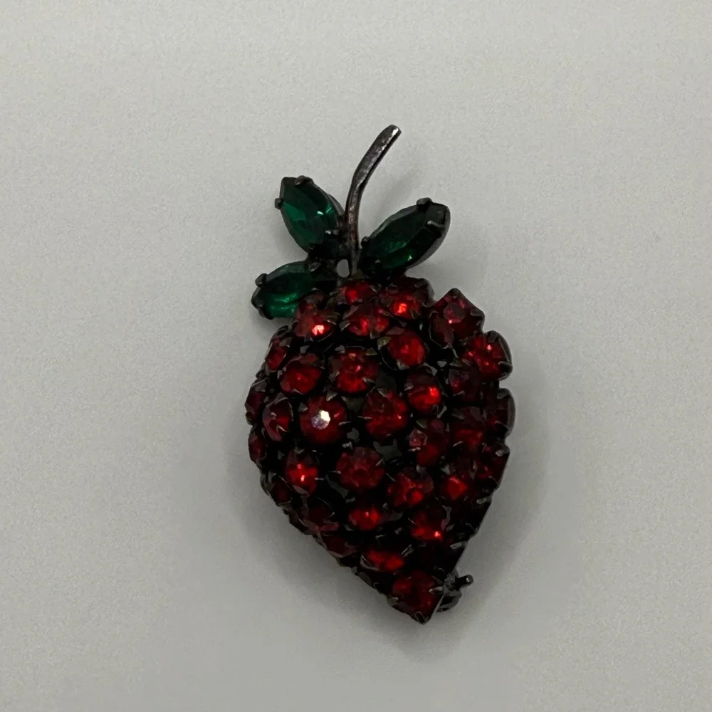 Warner Vintage Red Rhinestone Strawberry Brooch Green Leaves Japanned Metal Pin
